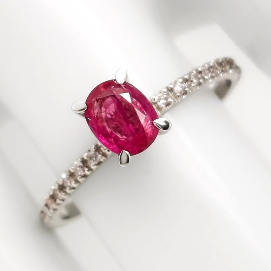 0.71ct Ruby and Pink Diamond Ring - 14 kt. White gold - Ring