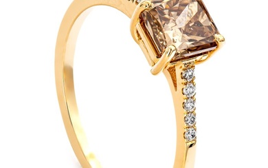 1.14 tcw SI1 Diamond Ring - 14 kt. Yellow gold - Ring - 1.07 ct Diamond - 0.06 ct Diamonds