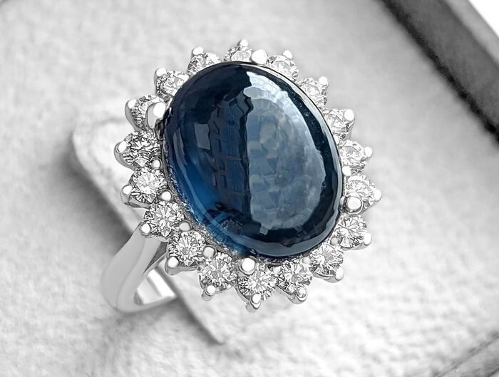 13.02 Carat Dark Blue Sapphire And 1.27 Ct Diamonds - 14 kt. White gold - Ring - NO RESERVE