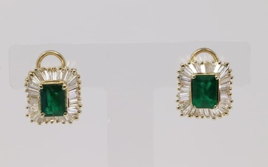 14Kt Diamonds & Emerald Earrings 6.70ctw