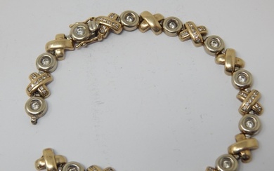 14ct Gold Diamond Set Bracelet: The Total Diamond Weight est...