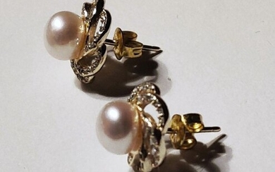 18 kt. Freshwater pearl, Yellow gold - Earrings - 0.70 ct Freshwater Pearl - Diamonds