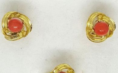 18 kt. Yellow gold - Earrings, Ring Coral