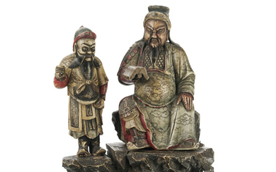 2 personnages en pierre dure, probablement de la stéatite, avec rehauts de polychromie, Chine, h. 25 cm (en tout)