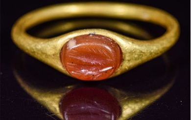 ROMAN GOLD INTAGLIO RING WITH SHRIMPS