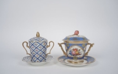 Tasse trembleuse de style Louis XVI en porcelaine …