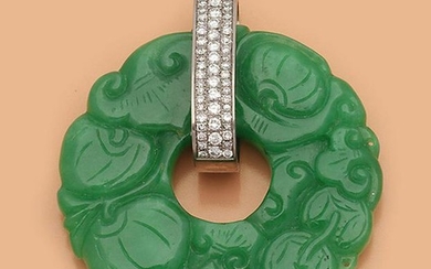 Großer Jade-Anhänger mit Diamanten