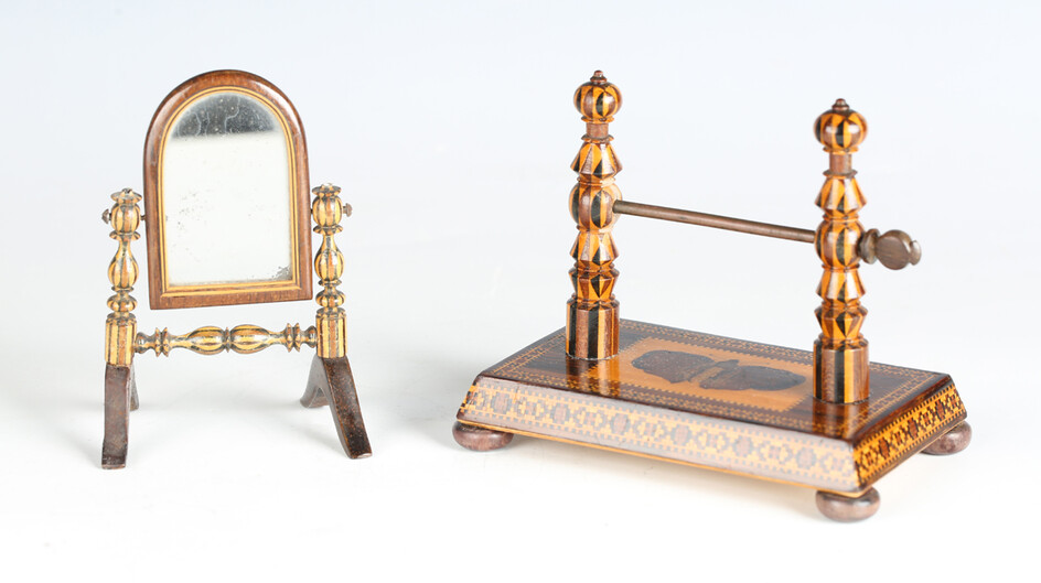 A 19th century Tunbridge ware rosewood reel stand, the base inlaid with a butterfly, width 13cm, tog