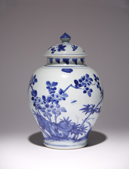 A CHINESE BLUE AND WHITE BALUSTER VASE AND COVER