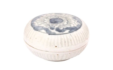 A CHINESE BLUE AND WHITE 'PEONY' BOX AND COVER 明 青花牡丹紋蓋盒