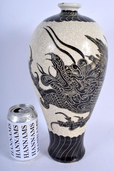 A CHINESE CHIZOU STYLE SPIRAL MOULDED DRAGON VASE 20th