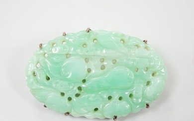 A Chinese yellow metal mounted carved jade oval brooch, 43mm...