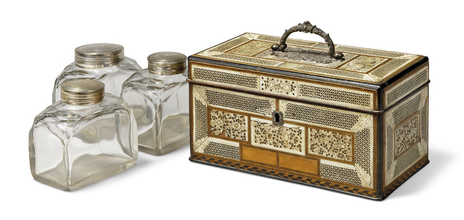A GEORGE III BONE AND MOTHER-OF-PEARL-INLAID EBONY AND CHEQUERBANDED TEA CADDY, LATE 18TH CENTURY