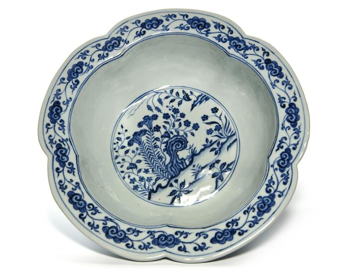 A LARGE CHINESE BLUE AND WHITE FLOWER SHAPED BOWL