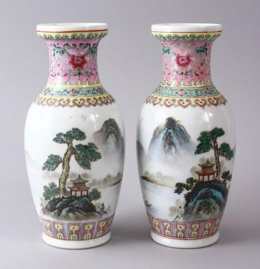 A PAIR OF CHINESE REPUBLIC STYLE FAMILLE ROSE PORCELAIN