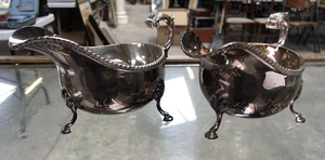 A PAIR OF HALLMARKED SILVER SAUCE / GRAVY BOATS, IN BOX, TOT...