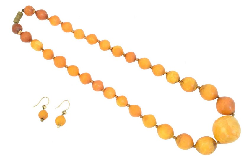 A butterscotch amber suite of jewellery