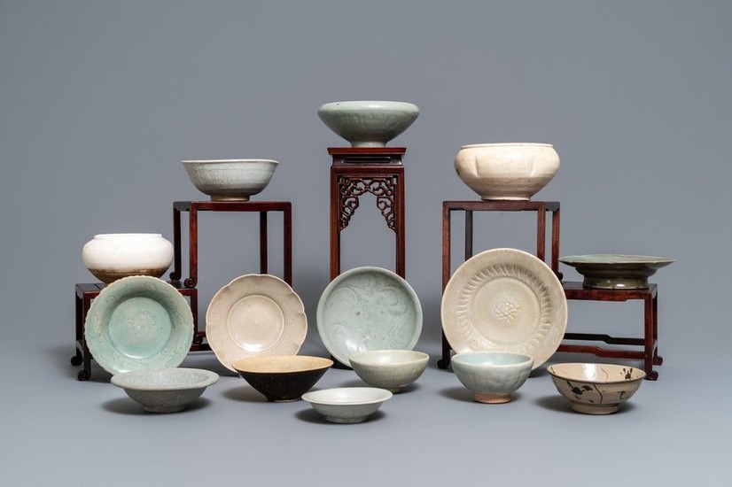 A collection of 15 Chinese celadon and cream glaze…
