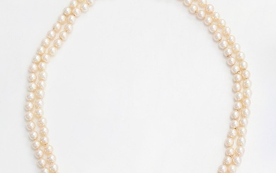 A double-stranded necklace, with cultured Akoya pearls, clasp in 14K white gold with brilliant-cut diamonds. With certif