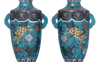 A pair of Chinese cloisonné enamelled vases, around Jiaqing period, H 30,5 cm