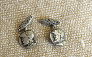 A pair of antique silver cufflinks SIZE 15 mm...