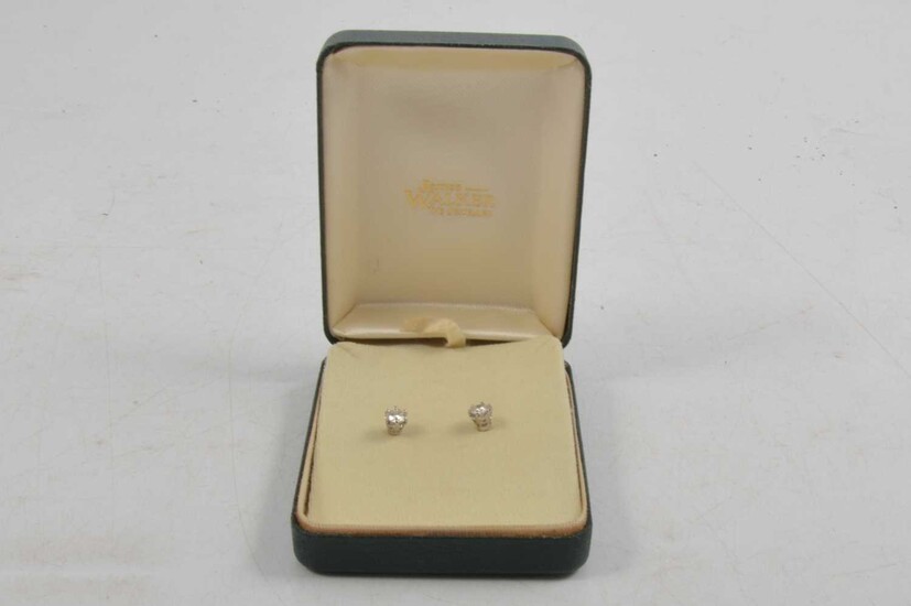 A pair of diamond solitaire earstuds.