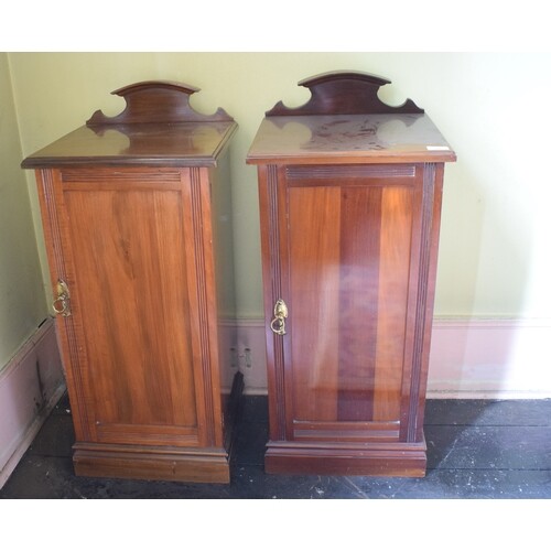 A pair of late Victorian walnut bedside cupboards, 38 cm wid...