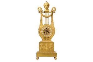 AN EARLY 19TH CENTURY FRENCH EMPIRE PERIOD GILT BRONZE