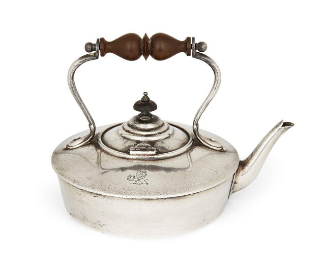 An Edwardian silver tea kettle, London, 1903, Horace Woodward & Co., of circular form with lion crest to body, the stepped, hinged lid with wooden finial and the fixed handle designed with imitation wood centre, 15cm high, approx. weight 17.8oz
