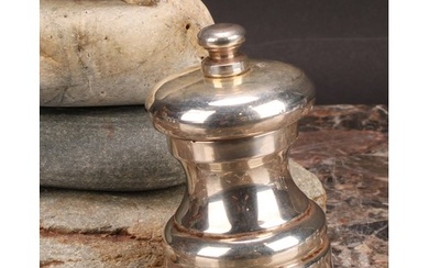 An Elizabeth II silver pepper grinder, 7cm high, London 2002