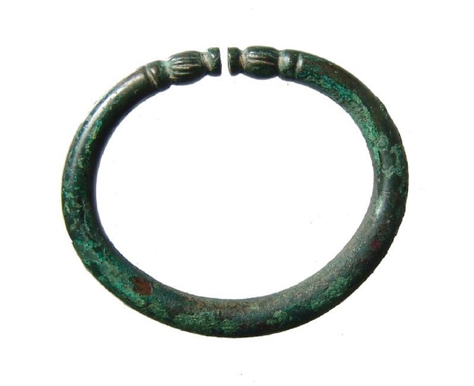 An attractive Near Eastern heavy bronze bracelet
