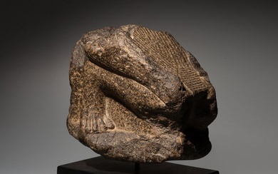 Ancient Egyptian Granite Lower part of a nobleman kneeling sculpture. New Kingdom, 1550 - 1070 BC. 17,5 cm H.