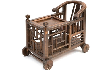 Antieke Chinese (kinder)wieg uit de Qing-periode in hout||antique Chinese Qing period cradle in wood
