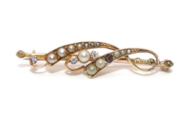 Antique Victorian 15kt gold diamond and seed pearl set scroll...