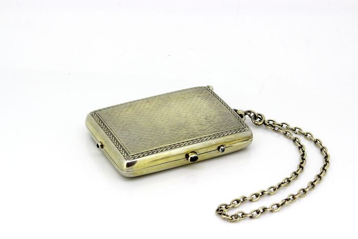 Antique make up case with chain - .950 silver, Silver gilt - France - Late 19th century