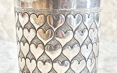 Beaker, Russian silver - A magnificent antique beaker - Hearts - museum quality(1) - .875 (84 Zolotniki) silver - assay master Andrei Titov - Russia - Late 18th century
