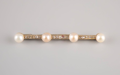 Broche barrette en jaune 18K 750°/°° sertie de 4 perles baroques dans un entourage de...