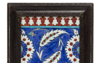 Carreau d'Iznik vers 1580 carré, en céramique siliceuse à décor...