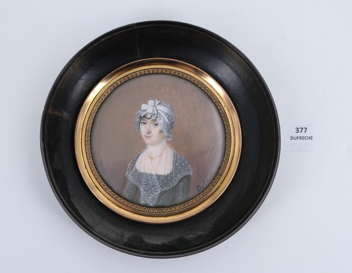 DUBASTY Joseph (actif entre 1808 et 1842). Portrait de femme à la dentelle. Miniature ronde...