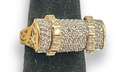 Dazzling 14kt Yellow Gold Diamond Fashion Ring