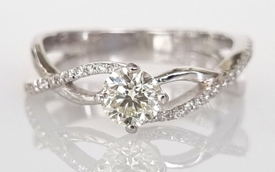 Engagement ring White gold Diamond