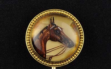 Essex Crystal Tie/Stick Pin reverse intaglio carved with the image of a horse's head in 15ct gold mounting. Diameter 2.2 cm.