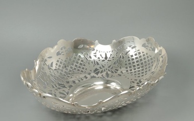 J.M. van Kempen & Zn. 1896 *NO RESERVE* - Bread basket - .833 silver