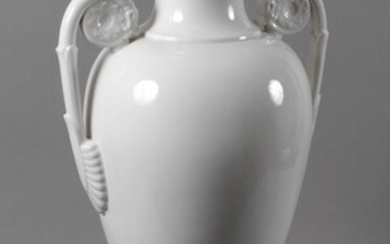 KPM Berlin Vase de fond Dessin de Karl Friedrich Schinkel 1820-1830, marque au sceptre bleu...