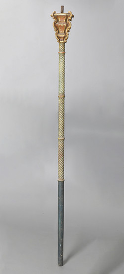 Lamppost pole in carved, polychrome and gilt wood, 18th Century.