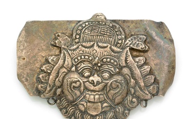 Line VAUTRIN (1913-1997) Boucle de ceinture en bronze argenté à décor indonésien Signée Dimensions :...