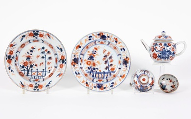 Lot (5) porcelaine chinoise du XVIIIe siècle à décor Imari comprenant une paire d'assiettes et...