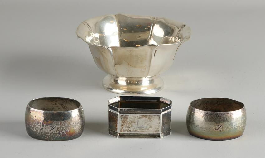 Lot silver with a cream bowl, 800/000, on a round base