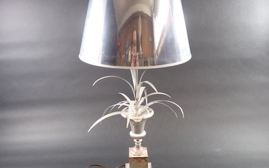 Maison CHARLES et Fils : Lampe de bureau modèle "Roseaux" en métal à patine argentée...