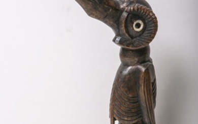 Moai Kavakava (Océanie, Papouasie-Nouvelle-Guinée), figure masculine en bois sculpté avec tête d'oiseau (probablement un rhinocéros),...